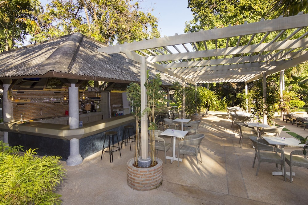 lets hyde pattaya resort and villas