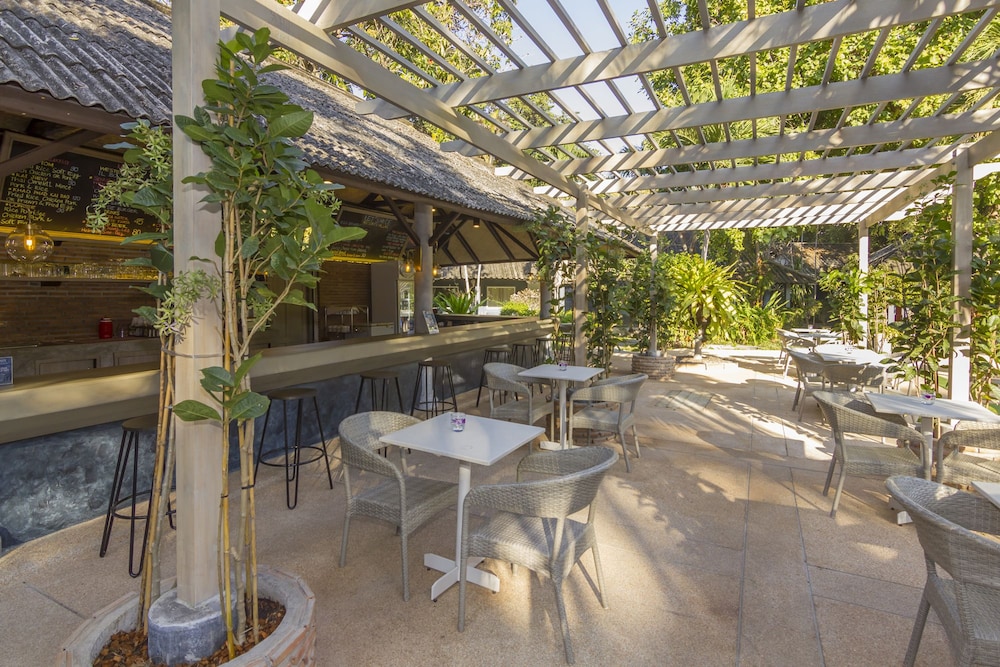 lets hyde pattaya resort and villas