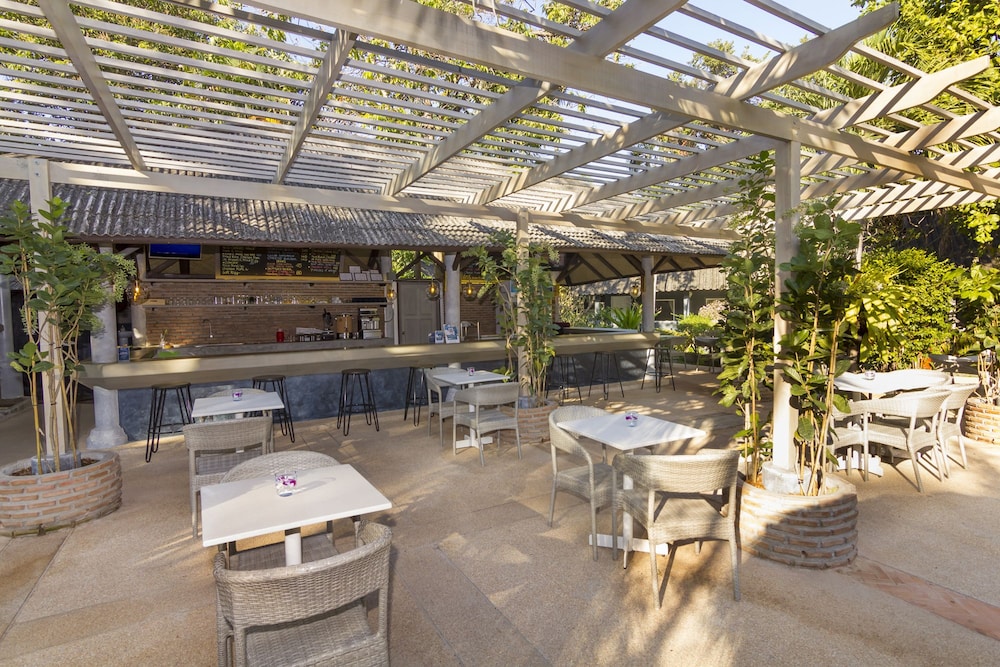 lets hyde pattaya resort and villas