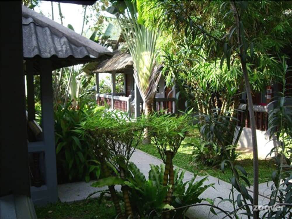 lets hyde pattaya resort and villas