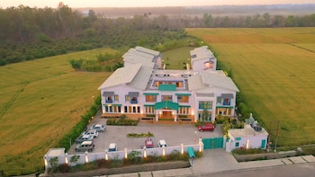 arch the baakhli resort