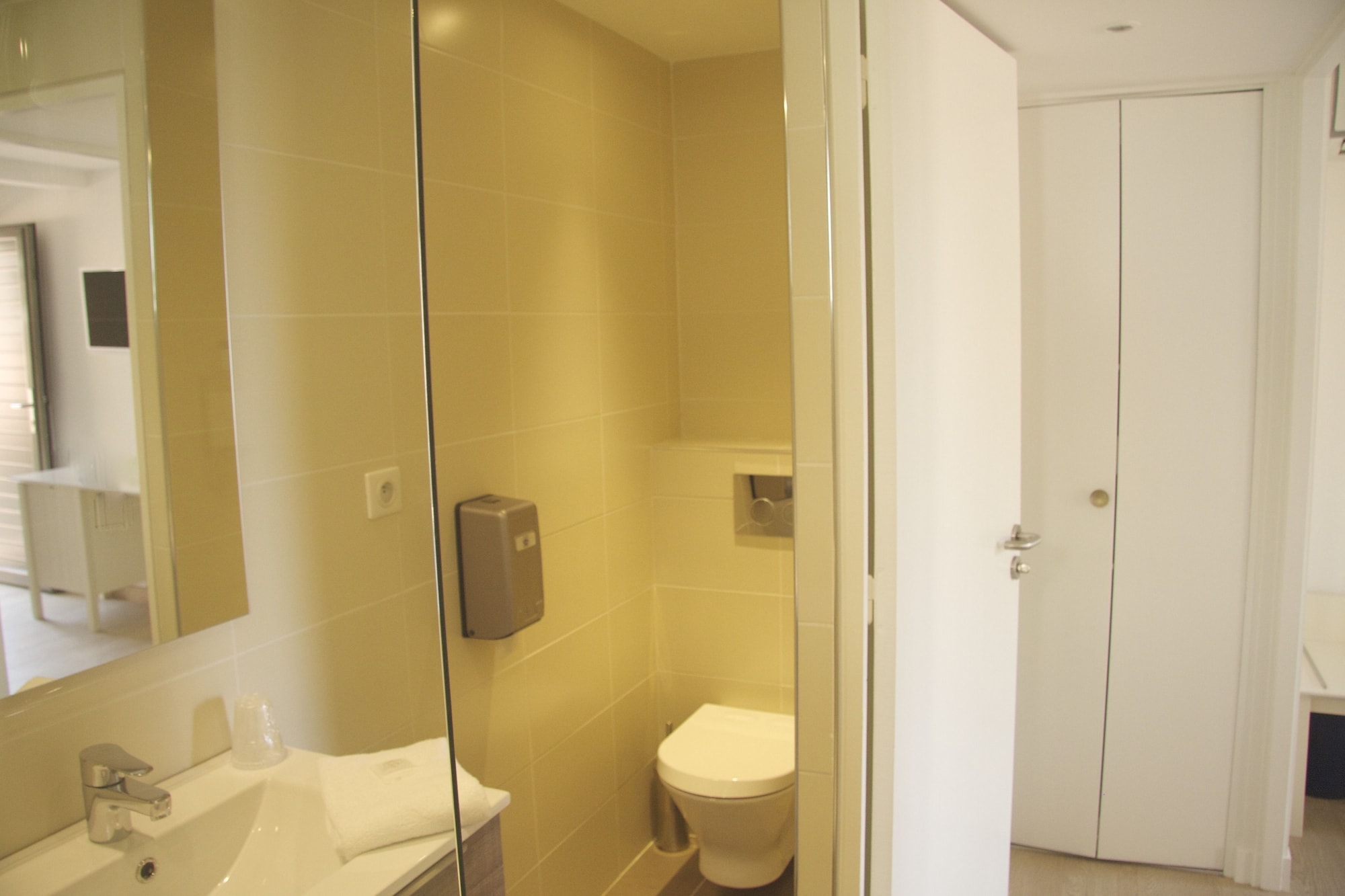 Hotel Le Concorde,Bouches-Du-Rhône>>Aix-En-Provence,3 star