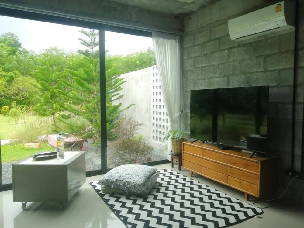 phrom khiri