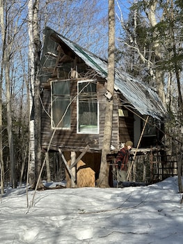 The Hummingbird Center,218 Streeter Woods Rd,2 star