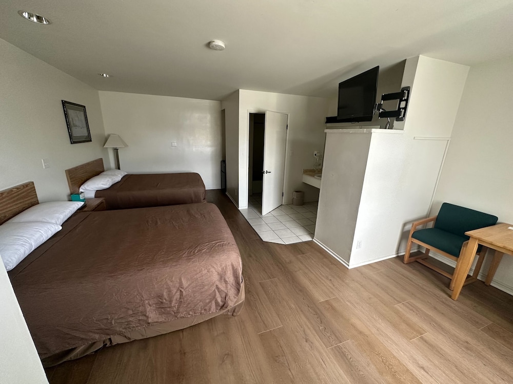 jolly roger hotel
