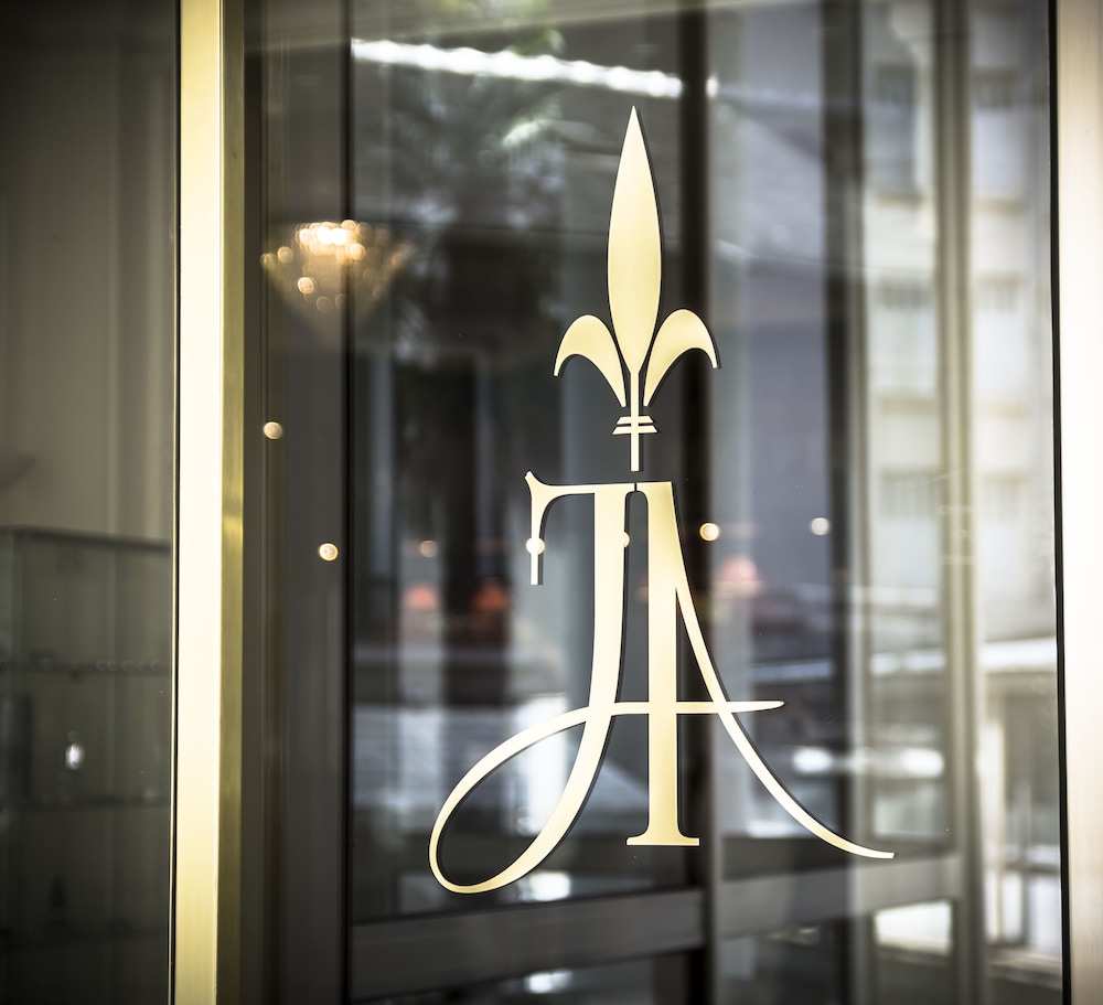 hotel jeanne darc