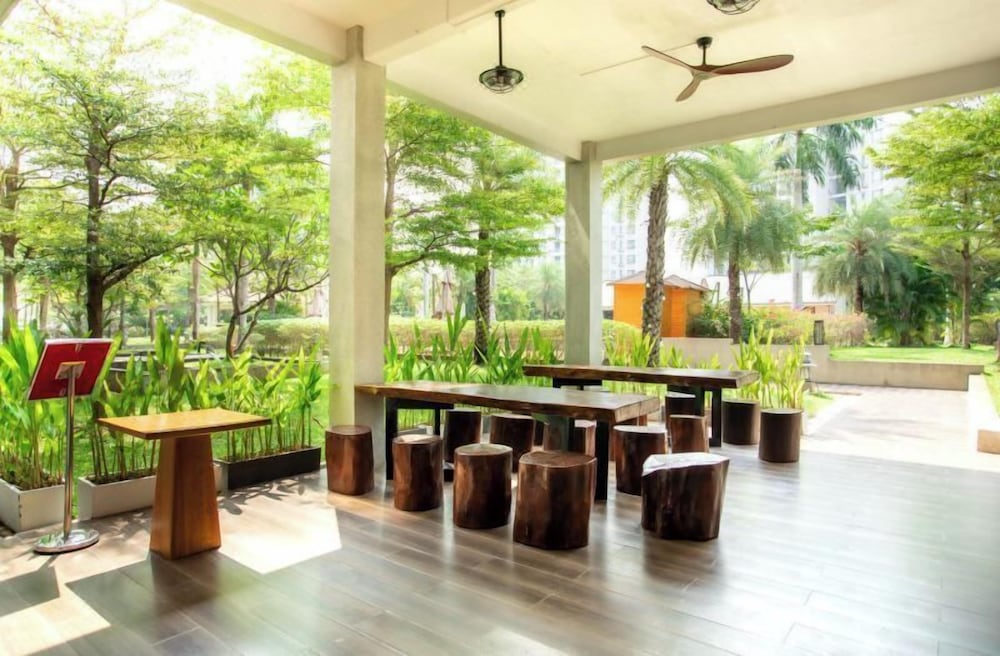the q residence vientiane