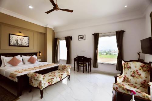 lake view hotel revaas