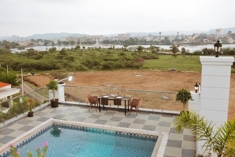 lake view hotel revaas