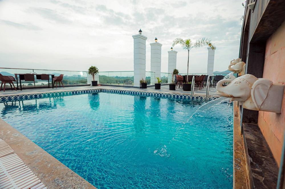 lake view hotel revaas