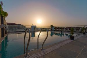 lake view hotel revaas