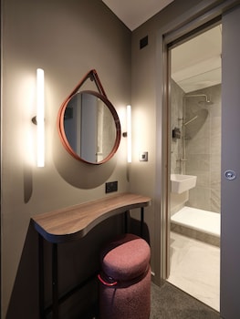 the resident edinburgh