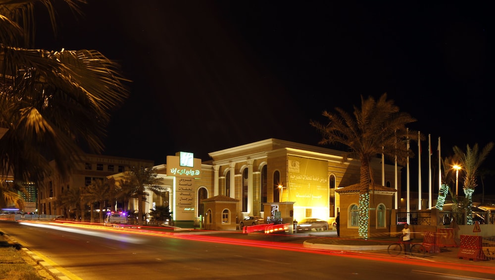 holiday inn al khobar corniche by ihg