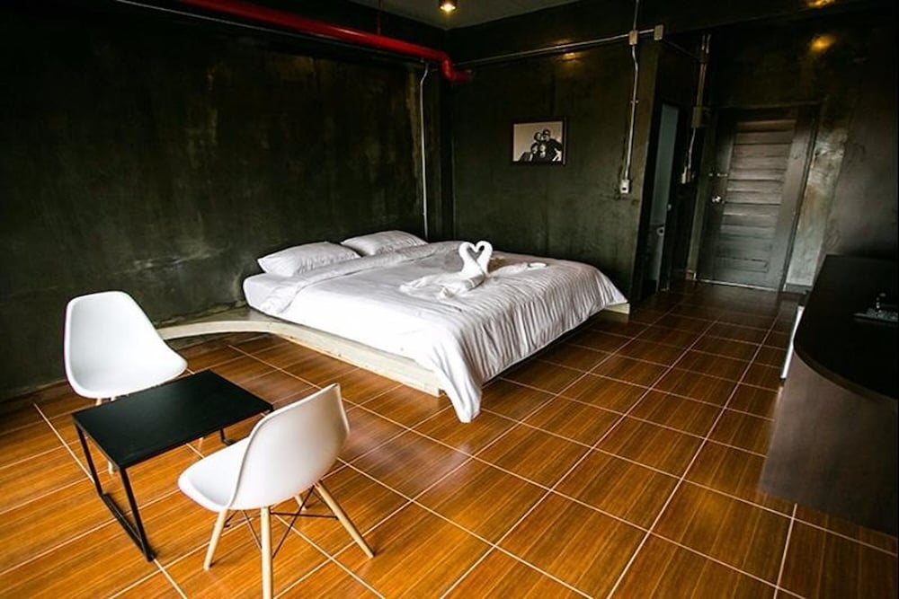 the season airport udonthani