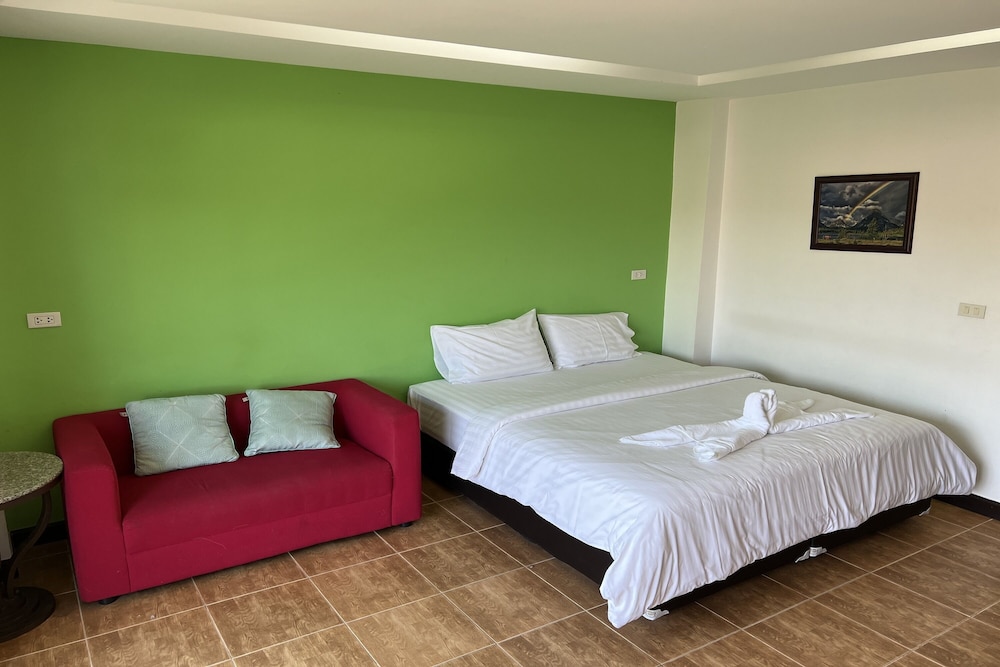 the season airport udonthani