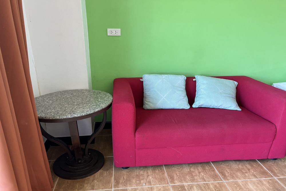 the season airport udonthani