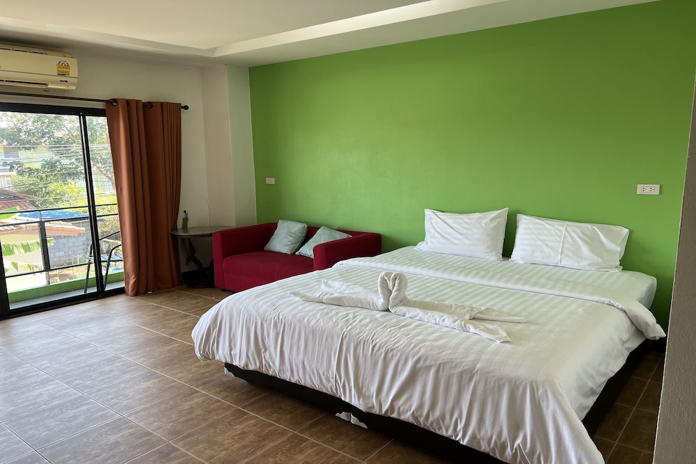 the season airport udonthani