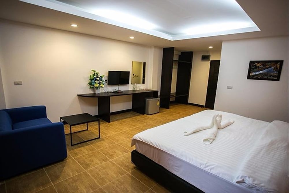 the season airport udonthani