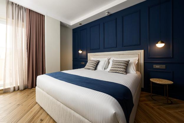 xvi suites
