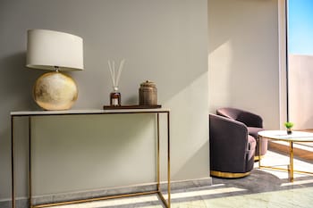 xvi suites
