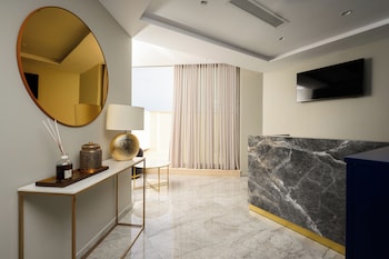 xvi suites
