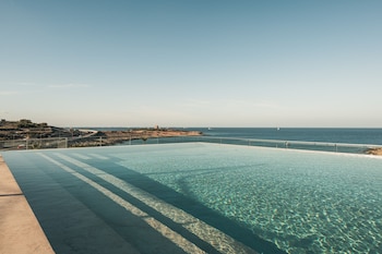 xvi suites