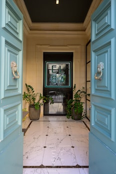 xvi suites