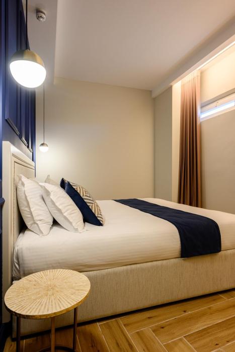 xvi suites