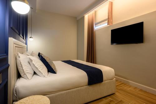 xvi suites