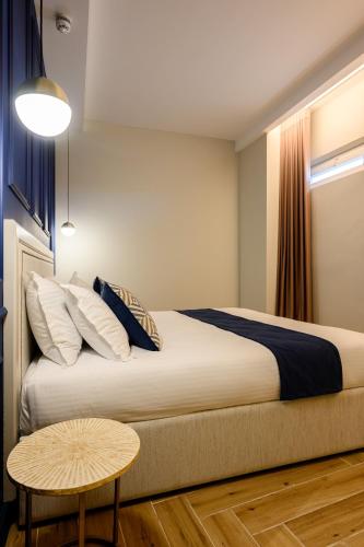 xvi suites