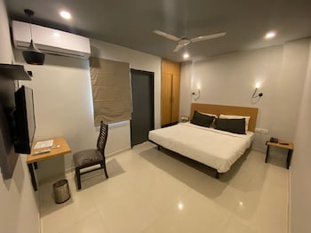 The Umen Hotel Sector 49,,2 star