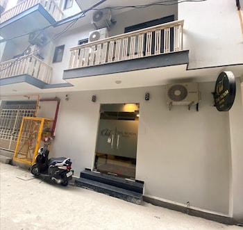 The Umen Hotel Sector 49,,2 star