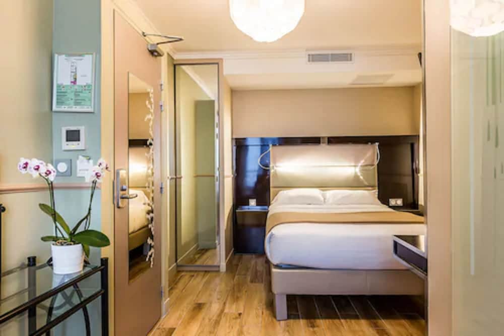 hotel district republique