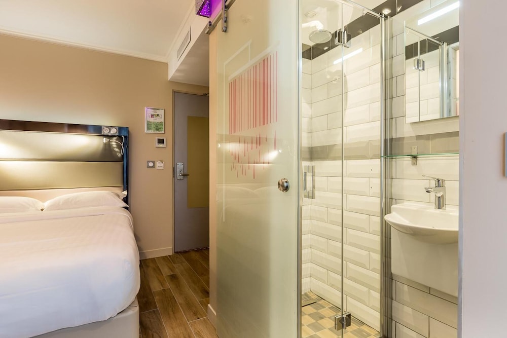 hotel district republique