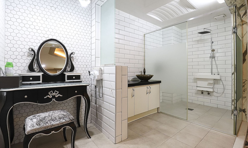 tiffany self check in hotel