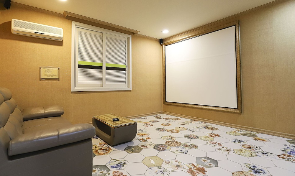 tiffany self check in hotel