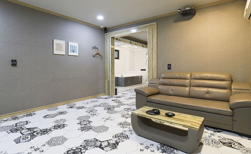 tiffany self check in hotel