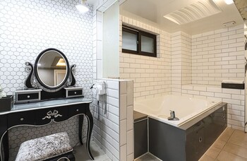 tiffany self check in hotel