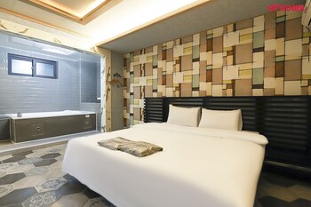 tiffany self check in hotel