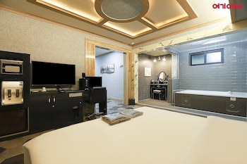 tiffany self check in hotel