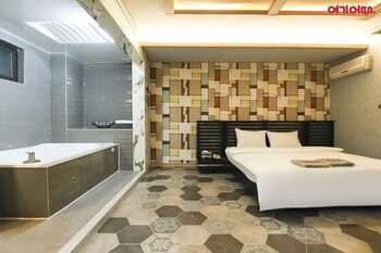 tiffany self check in hotel