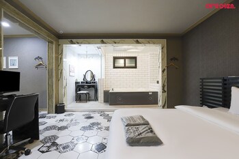 tiffany self check in hotel