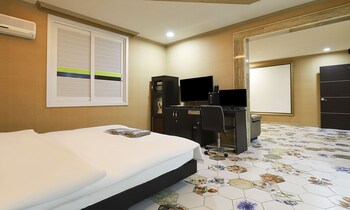 tiffany self check in hotel