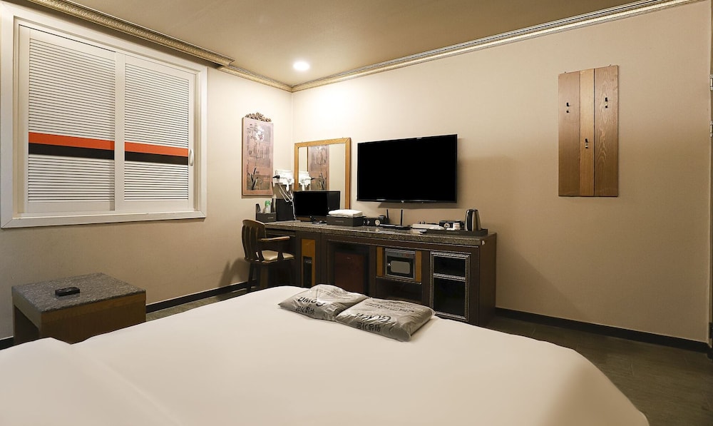 tiffany self check in hotel