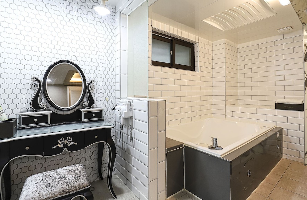 tiffany self check in hotel