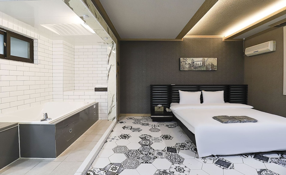 tiffany self check in hotel