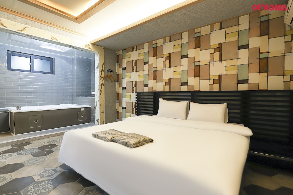 tiffany self check in hotel