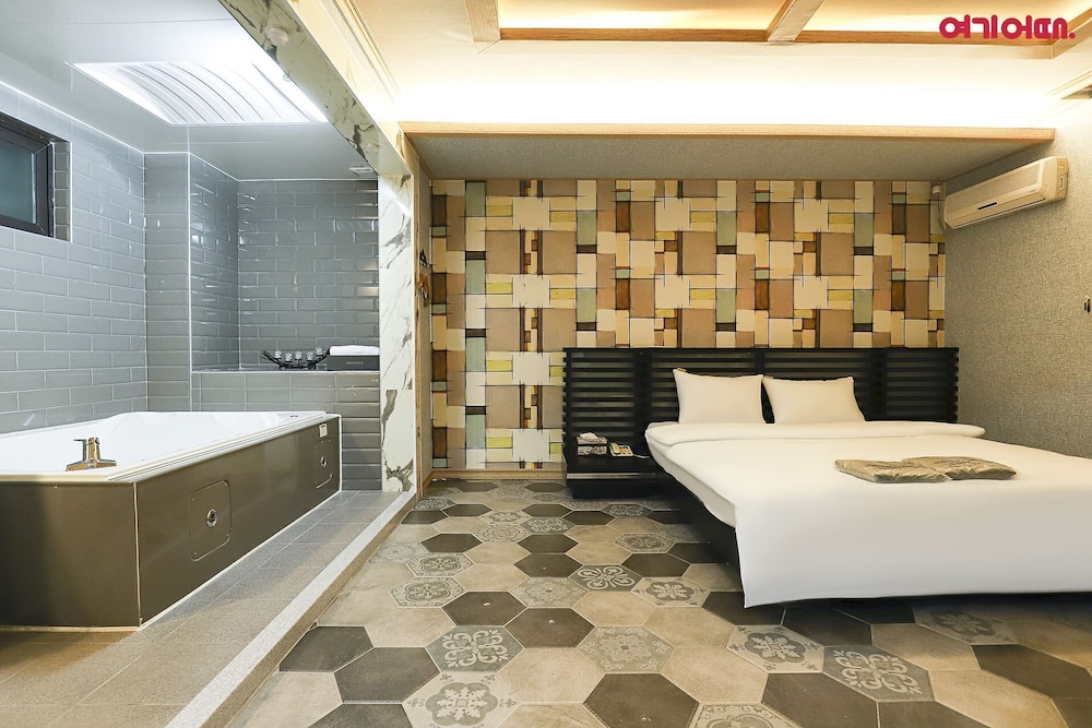 tiffany self check in hotel