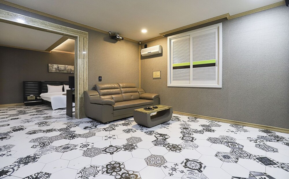 tiffany self check in hotel