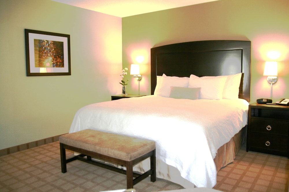 hampton inn and suites detroit canton